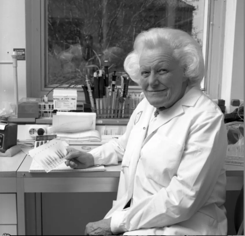 Foto av Inga-Marie Nilsson (1923-1999) är ett av de stora namnen i koagulationsforskningen. SMHS bildarkiv